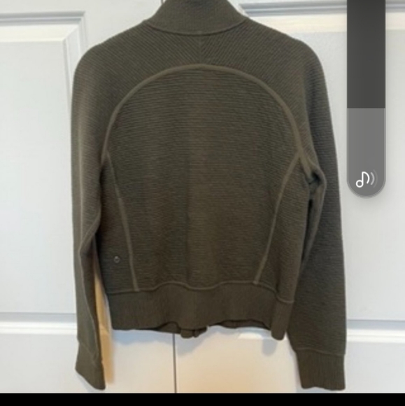 NWOT!! 🍋  Lululemon Jacket  size 4 - Picture 6 of 7